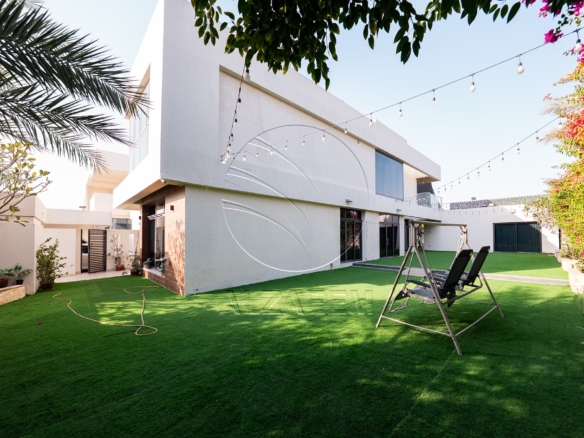 VIP | Upgraded Villa | Corner Single Row | Jacuzzi