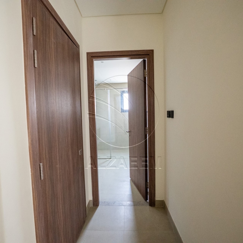 Single Row Villa | Huge Plot | Ready for Occupancy