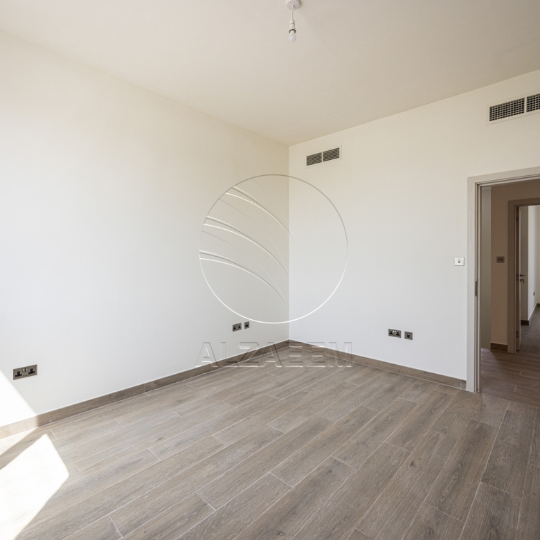 VACANT 3BR TH | Prime Location | FURNISHED!