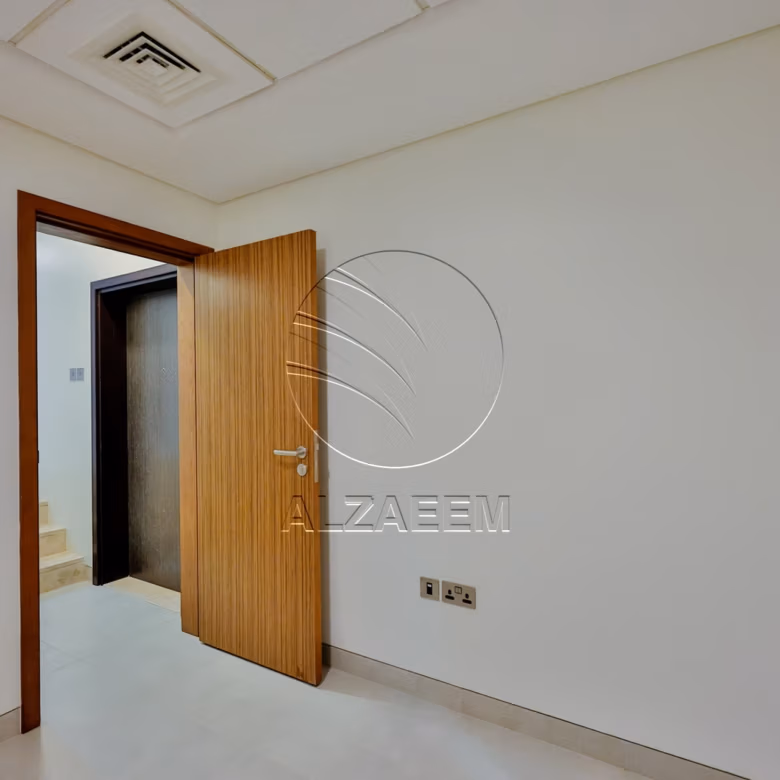√ Luxurious Sea View Simplex Townhouse | VACANT √