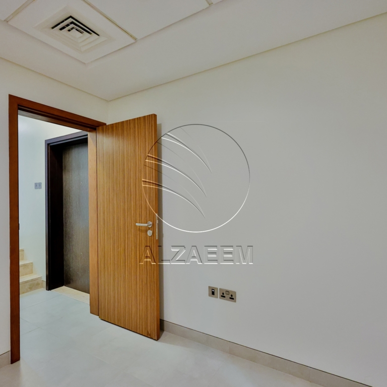 √ Luxurious Sea View Simplex Townhouse | VACANT √