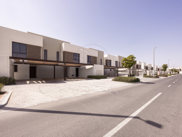 VACANT! 3BR TH | Prime Location | Modern Design
