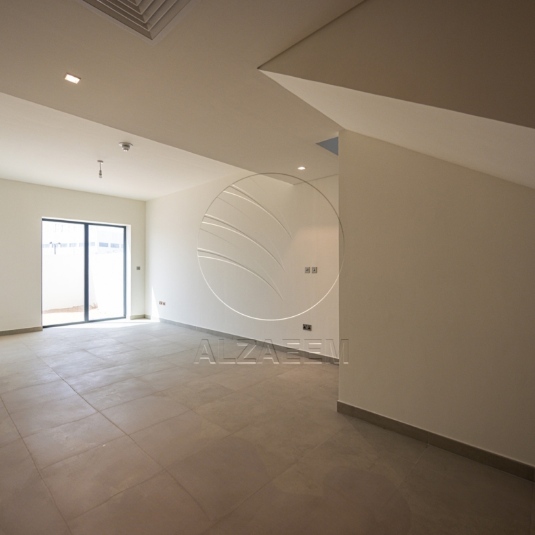 VACANT! 3BR TH | Prime Location | Modern Design