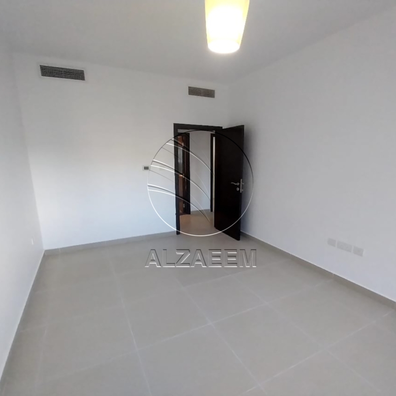 √VACANT! Community View | Mid Level√