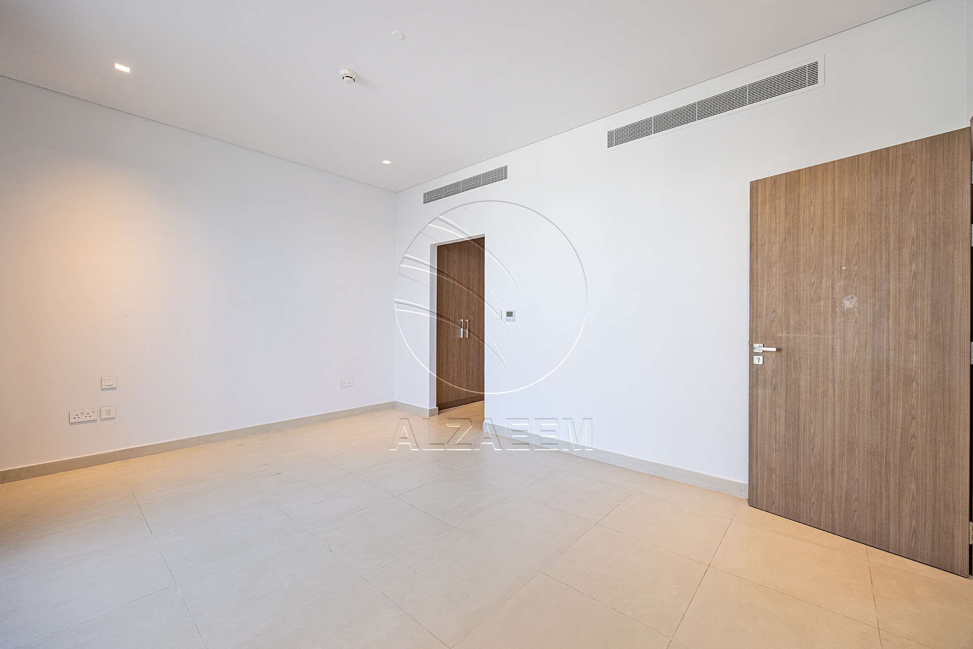 Huge Corner Unit | VACANT | Steps from the Park