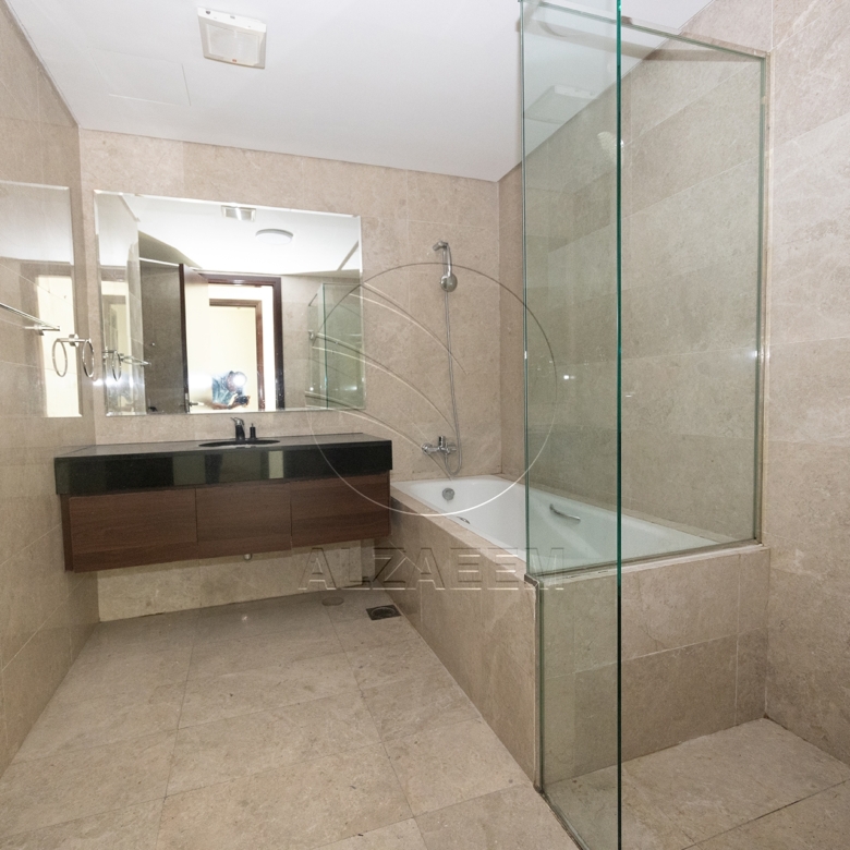 Vacant | High Level ! 3BR + Maid | Sea View