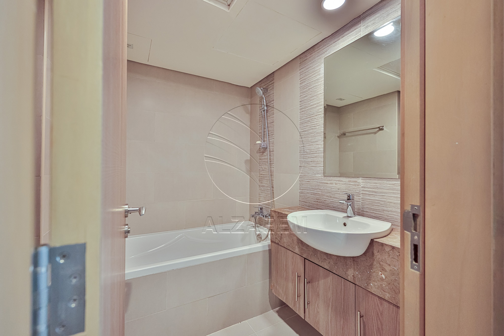 High Level + Exclusive! White Goods+ Nice Views