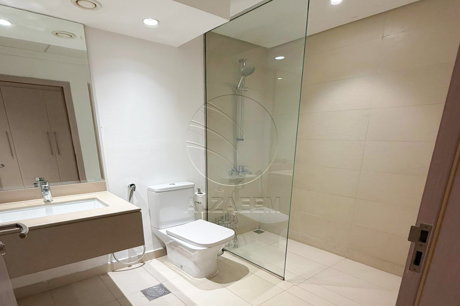 High Level + Furnished Unit with Canal Views