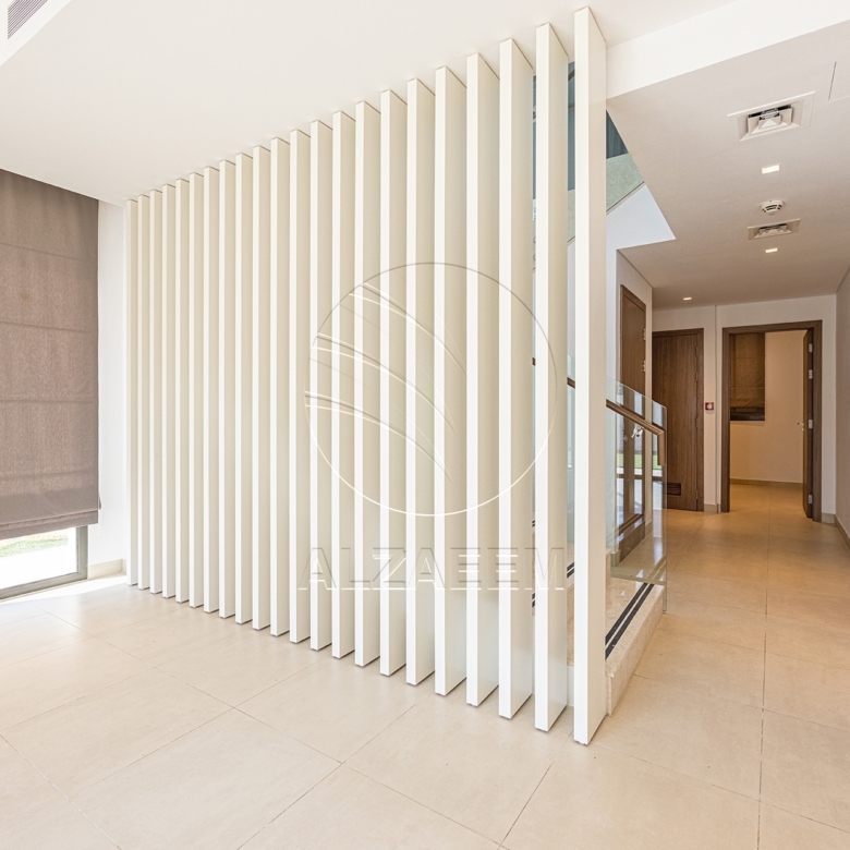Huge Corner Unit | VACANT | Steps from the Park