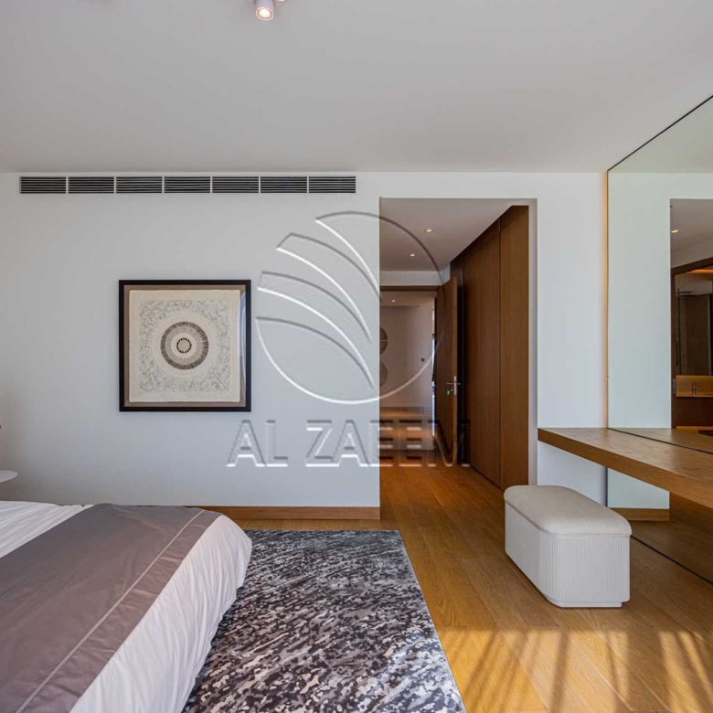 √Luxury Living | High Ceiling | Single Row Corner√