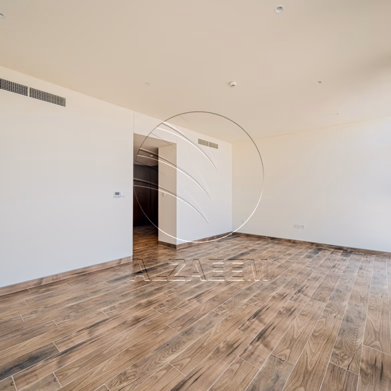 √VACANT Exclusive V-5 SELECT | Partial Sea View√