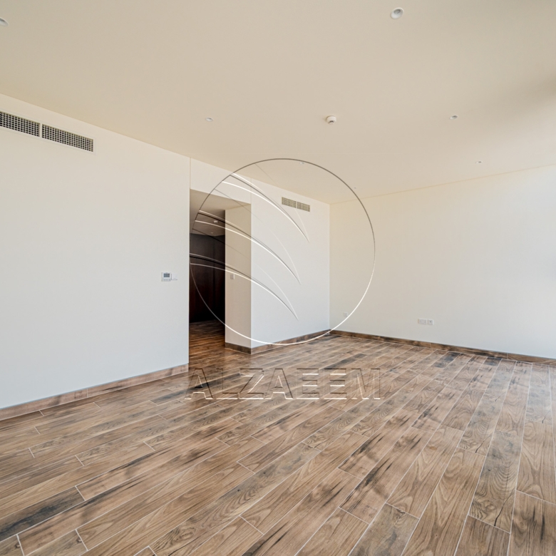 VACANT Exclusive V-5 SELECT | Partial Sea View