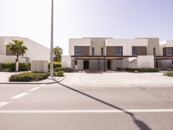 VACANT 3BR TH | Prime Location | FURNISHED!