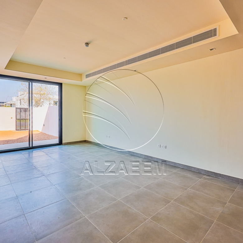 HOT! Single Row – Mid Unit | VACANT