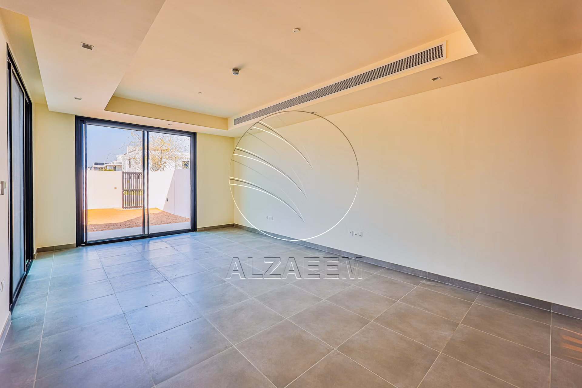 √ HOT! Single Row – Mid Unit | VACANT √