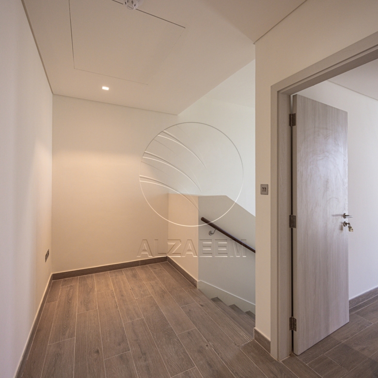 VACANT! 3BR TH | Prime Location | Modern Design