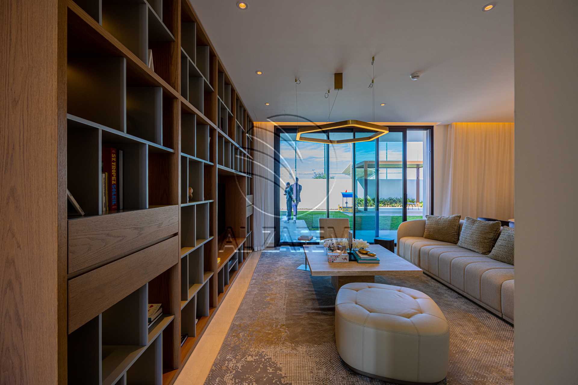 √Luxury Living | High Ceiling | Single Row Corner√