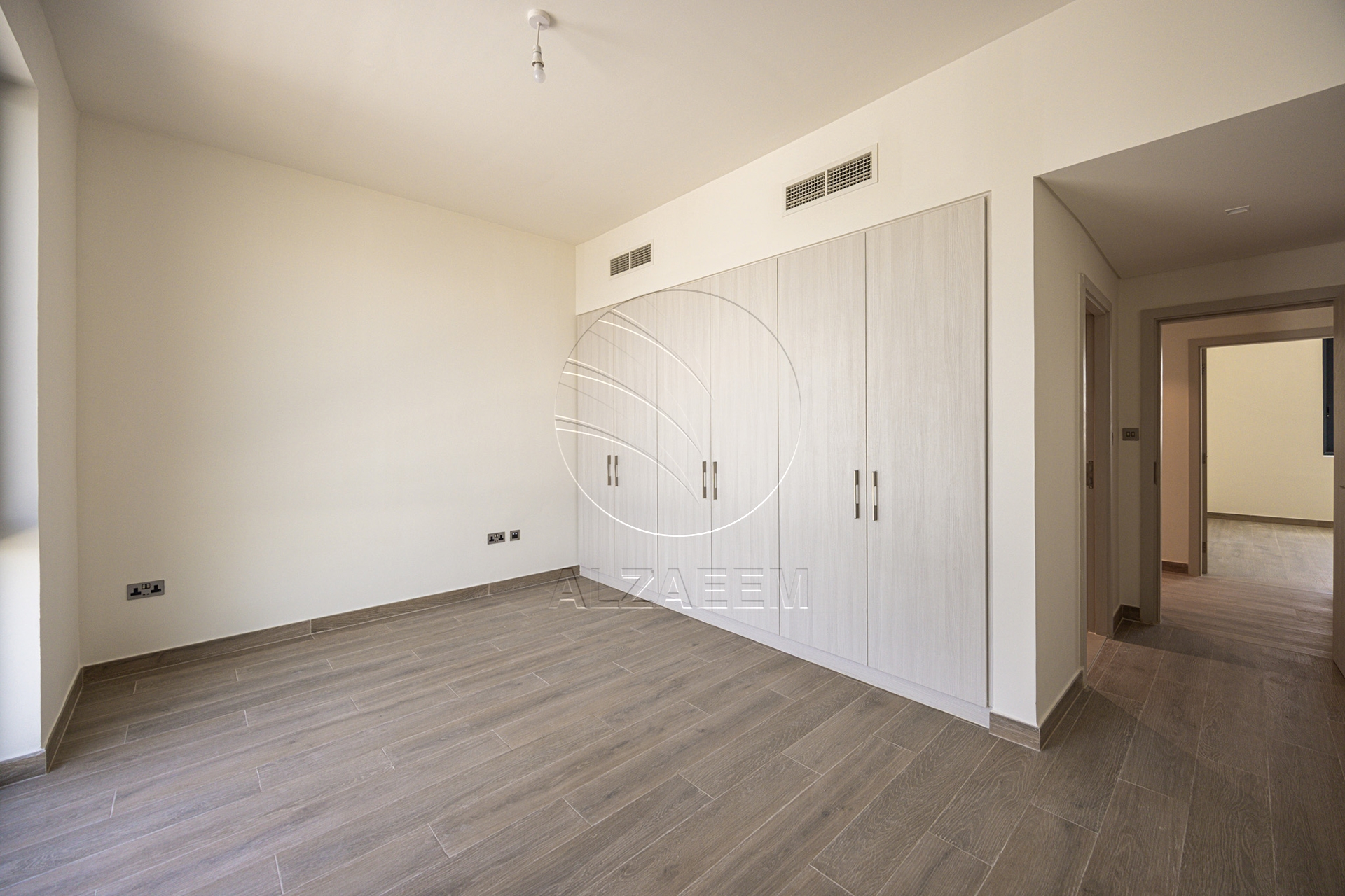 VACANT 3BR TH | Prime Location | FURNISHED!
