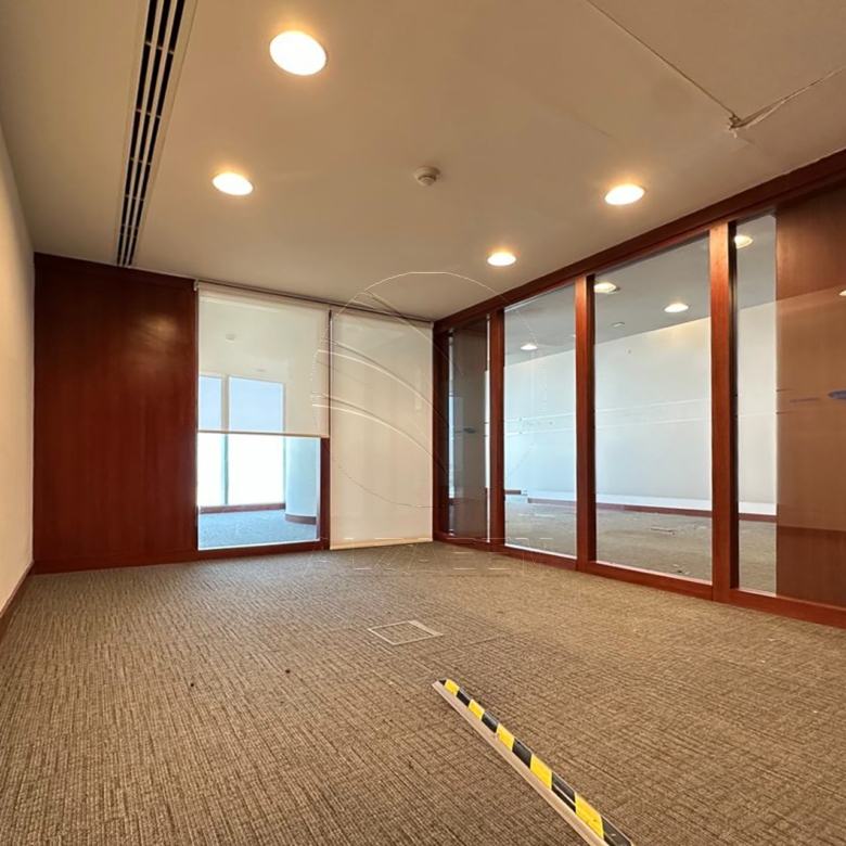 High Level Fitted Office Facing the Canal