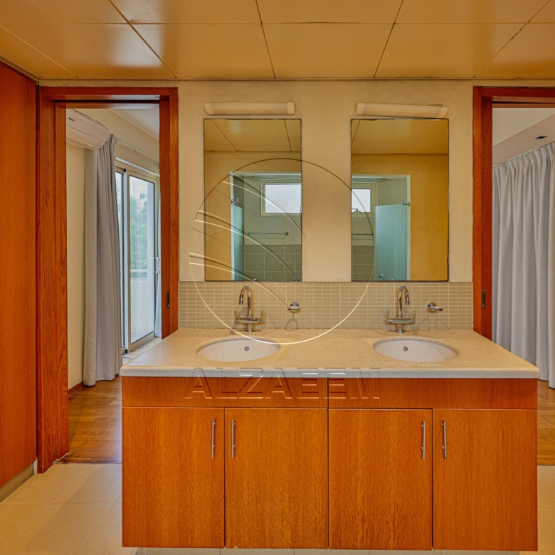 √ Private Pool | Type A | Tenanted | CORNER √