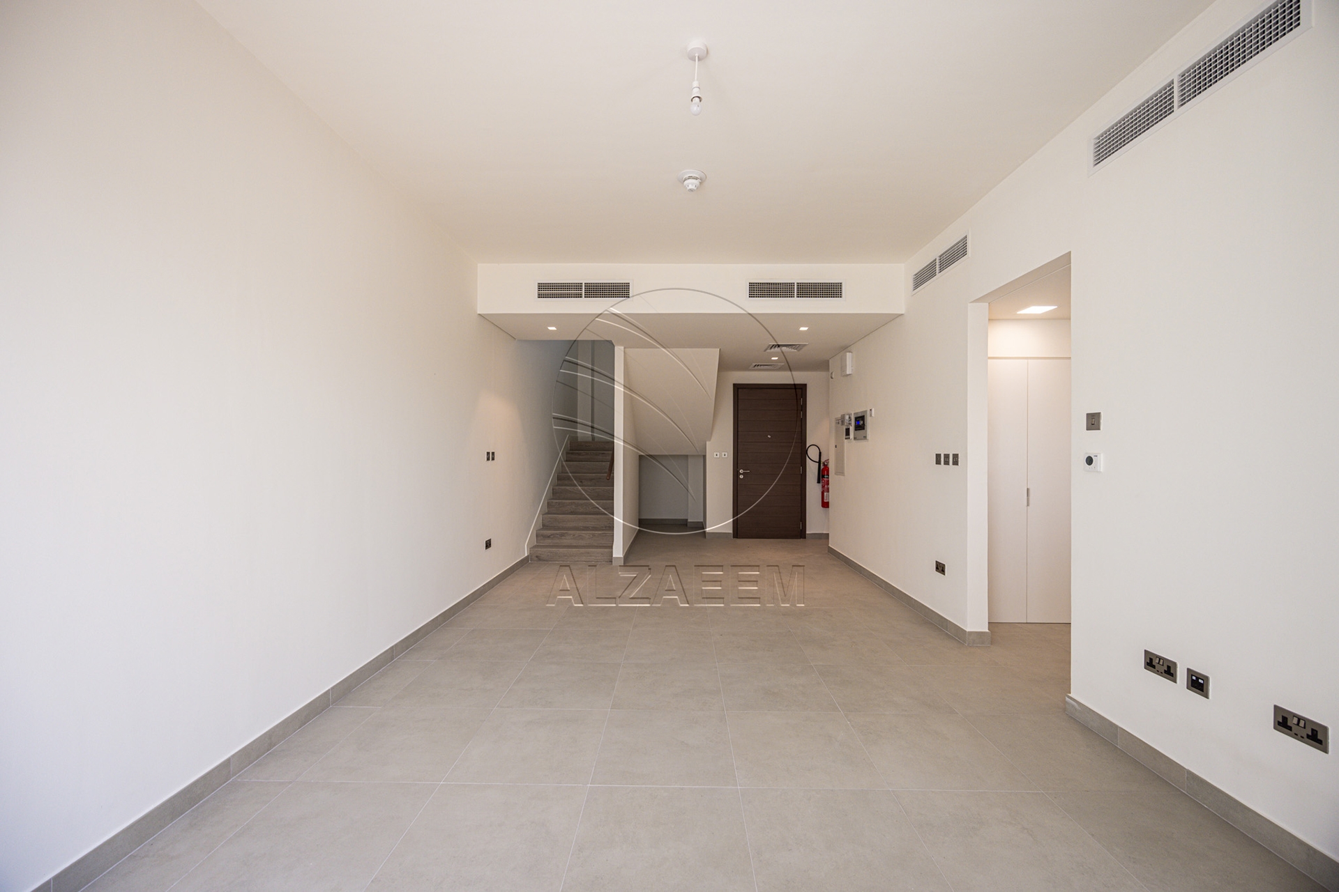 VACANT! 3BR TH | Prime Location | Modern Design
