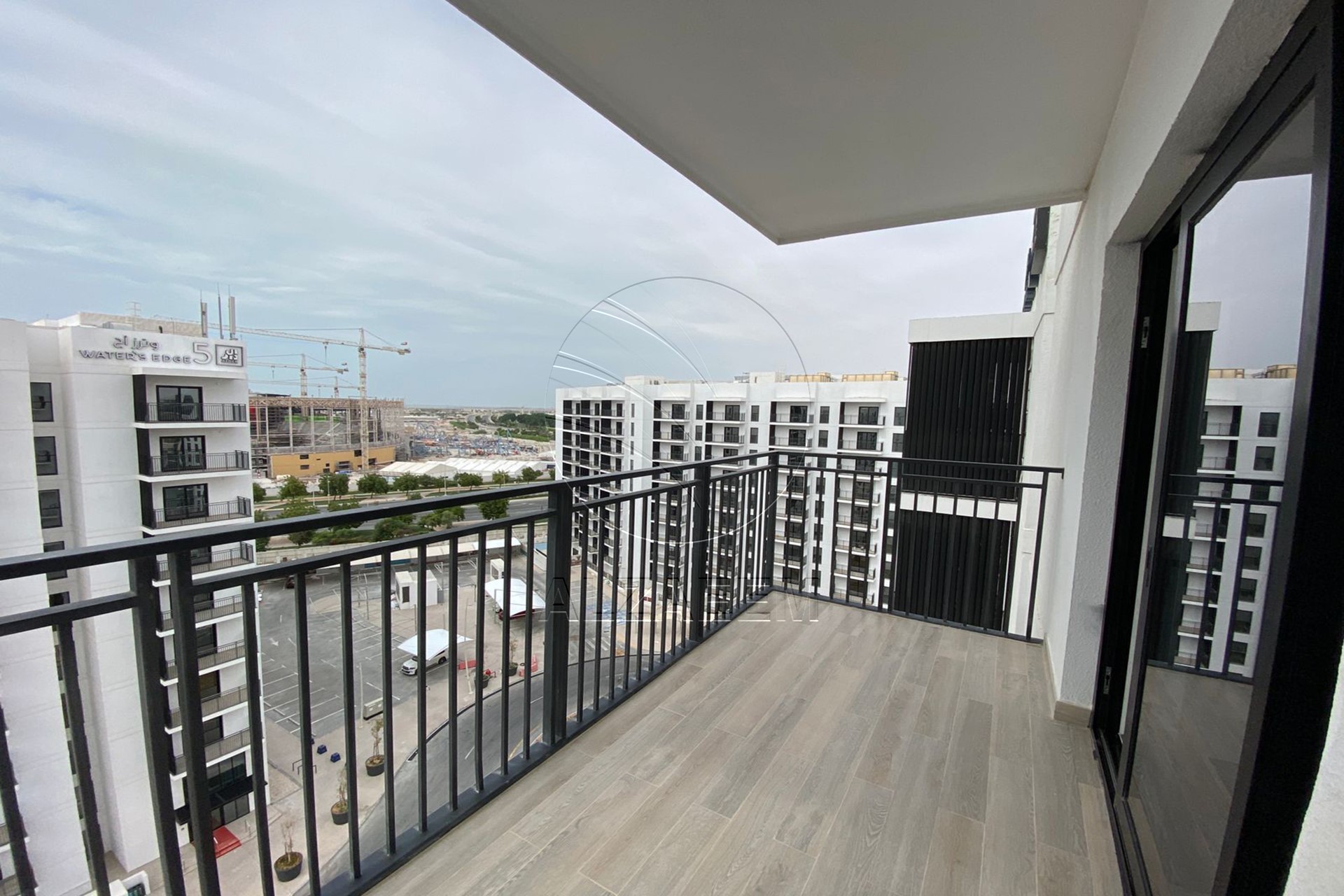 √ High Level Unit | Vacant | Waterfront Living √