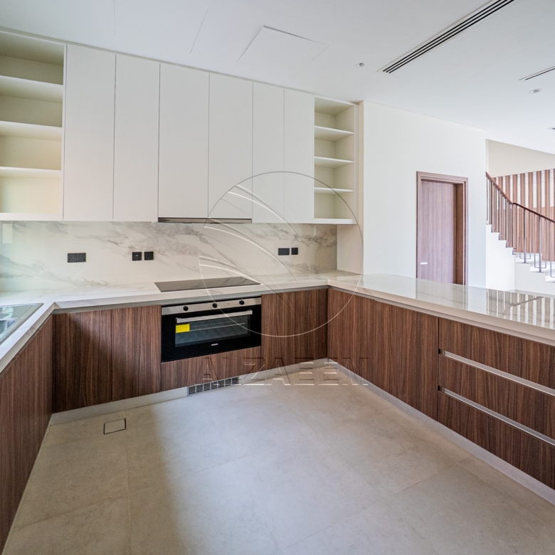 Single Row Villa | Huge Plot | Ready for Occupancy