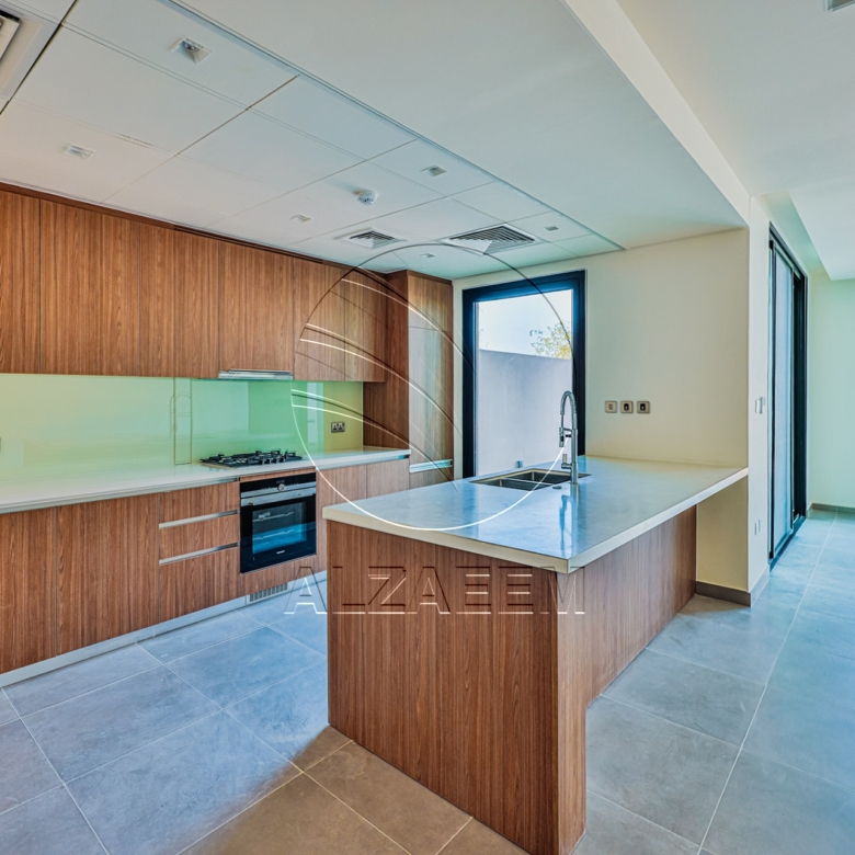 HOT! Single Row – Mid Unit | VACANT