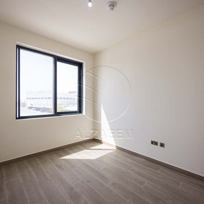 VACANT! 3BR TH | Prime Location | Modern Design