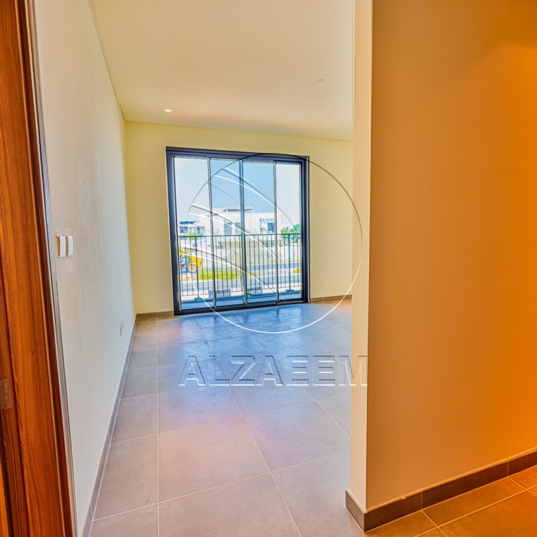 HOT! Single Row – Mid Unit | VACANT