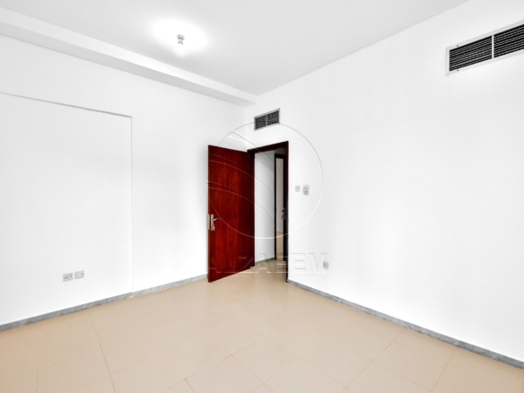 Exclusive! Spacious Unit with Balcony | 4 Payments