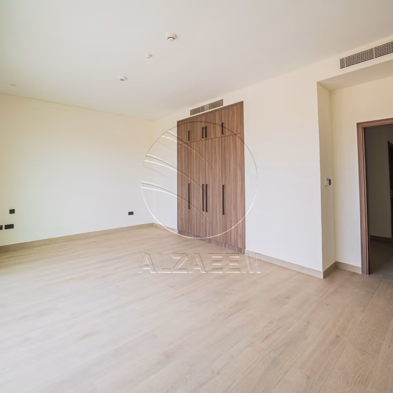 Single Row Villa | Huge Plot | Ready for Occupancy