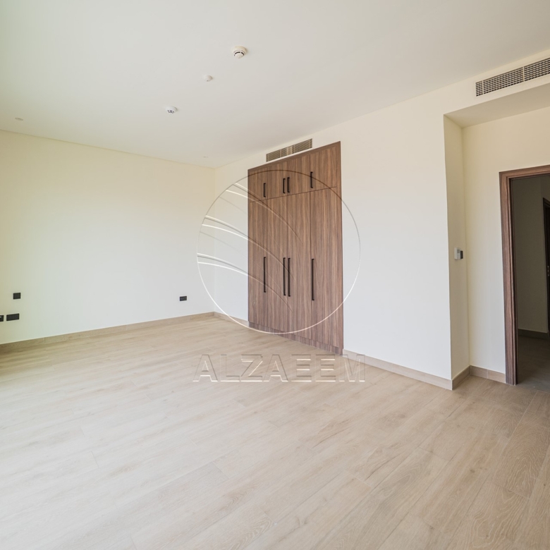 Single Row Villa | Huge Plot | Ready for Occupancy