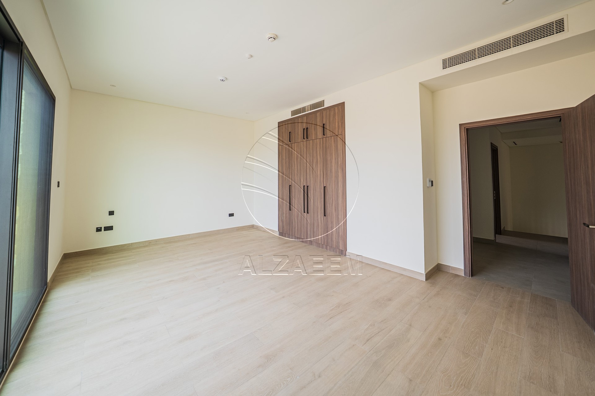 Single Row Villa | Huge Plot | Ready for Occupancy