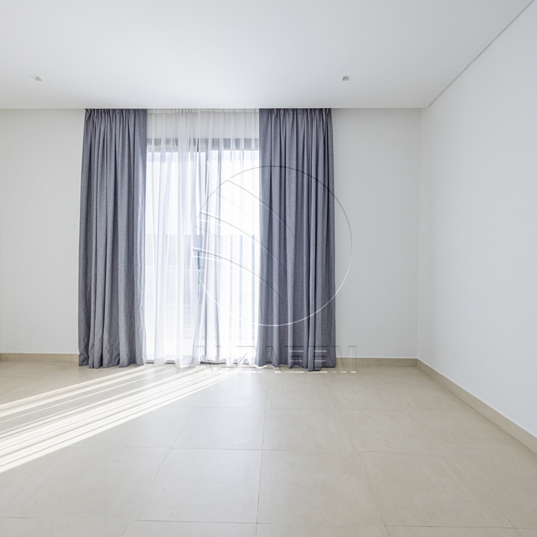 Huge Corner Unit | VACANT | Steps from the Park