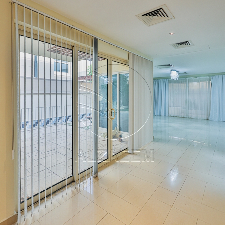 √ Private Pool | Type A | Tenanted | CORNER √