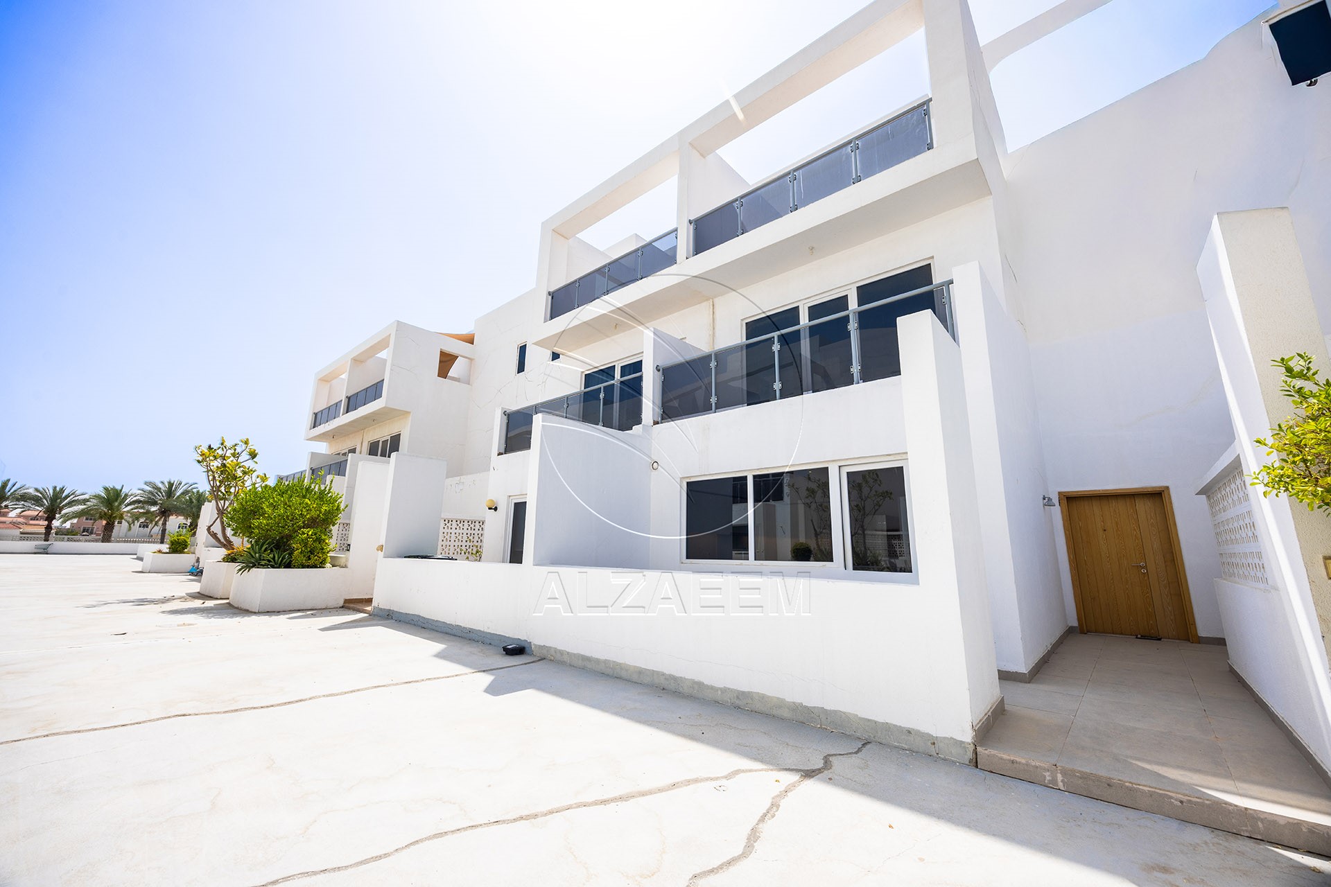 Kitchen Appliances | With Elevator and Gym + Pool