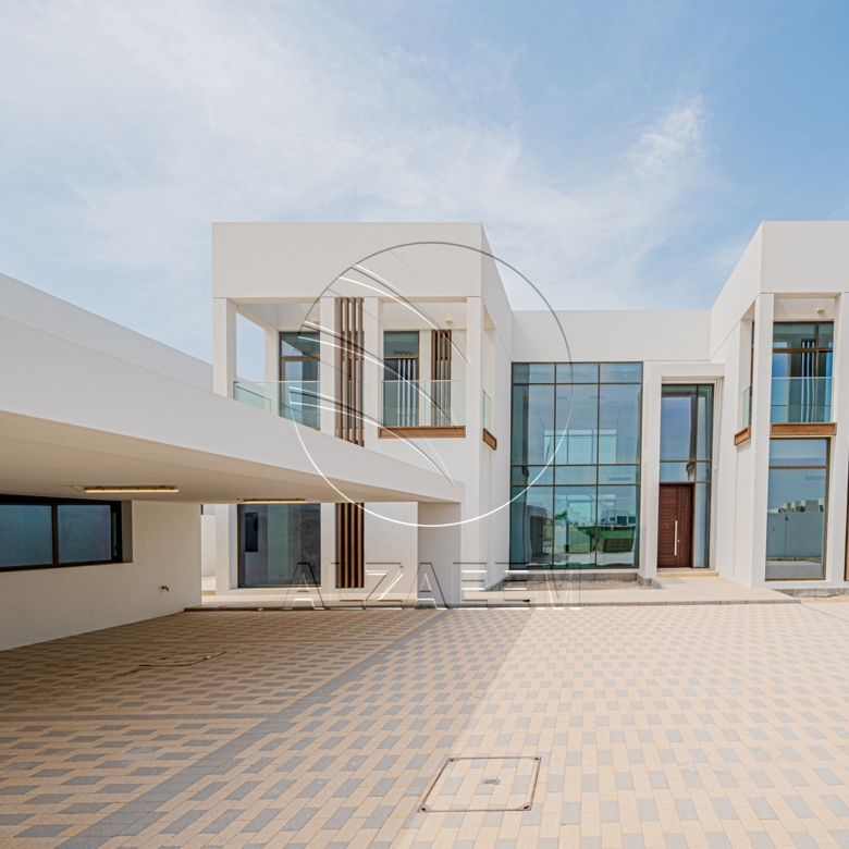 VACANT Exclusive V-5 SELECT | Partial Sea View