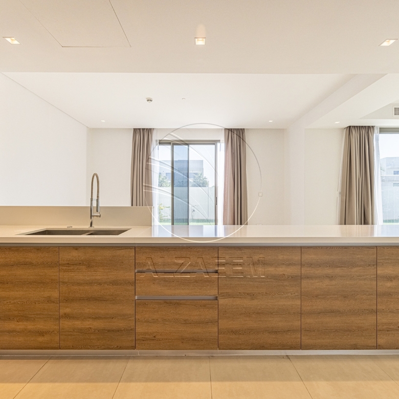 Huge Corner Unit | VACANT | Steps from the Park