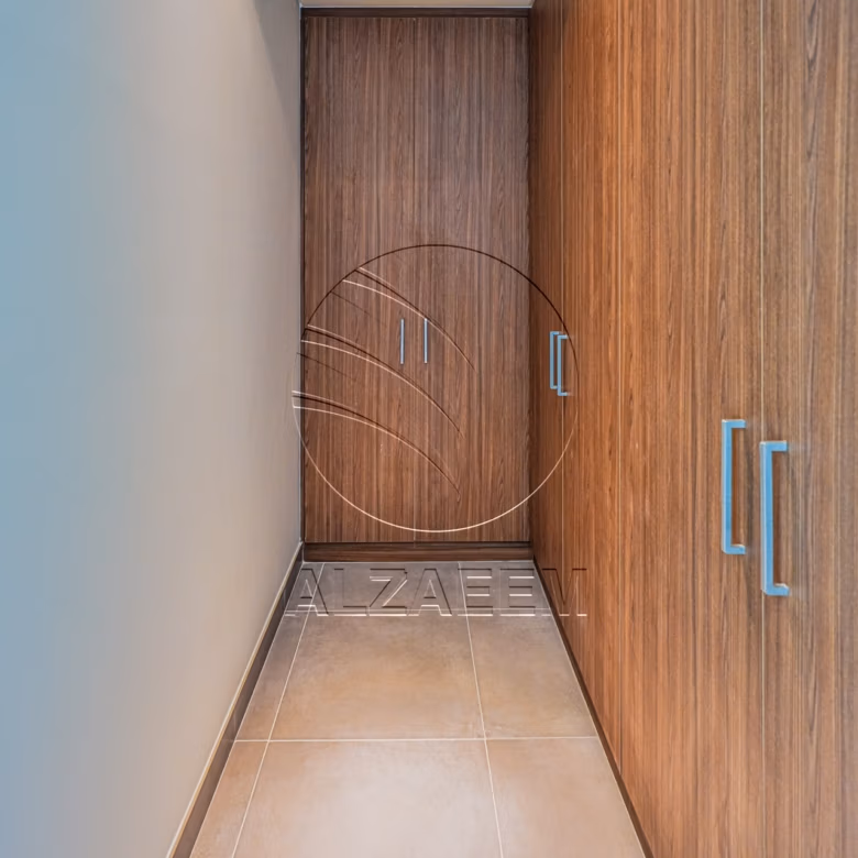 √ HOT! Single Row – Mid Unit | VACANT √