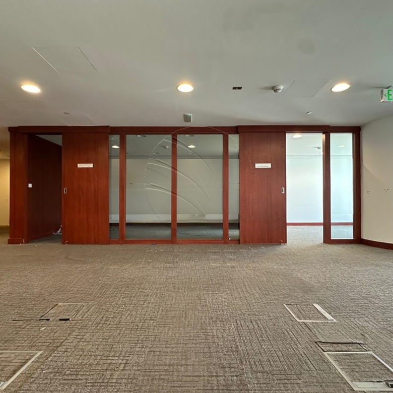 High Level Fitted Office Facing the Canal