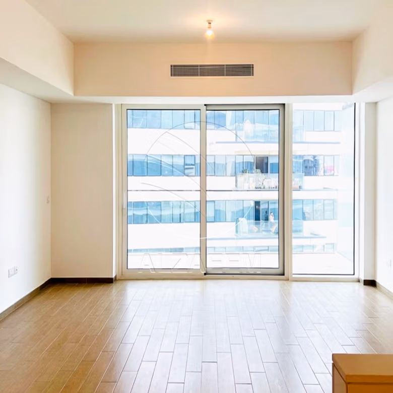 VACANT | High Floor | Partial Sea and Golf view