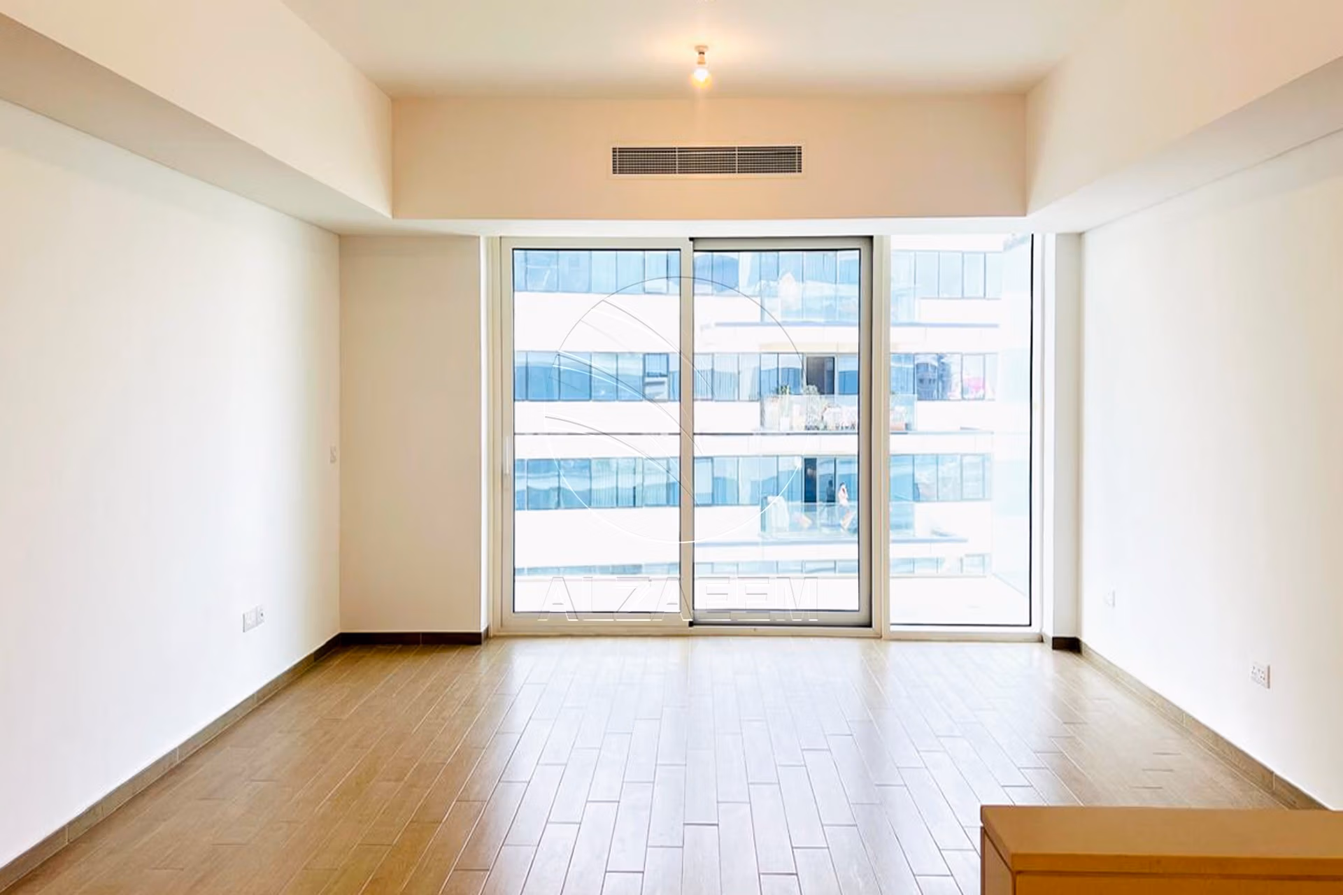 VACANT | High Floor | Partial Sea and Golf view