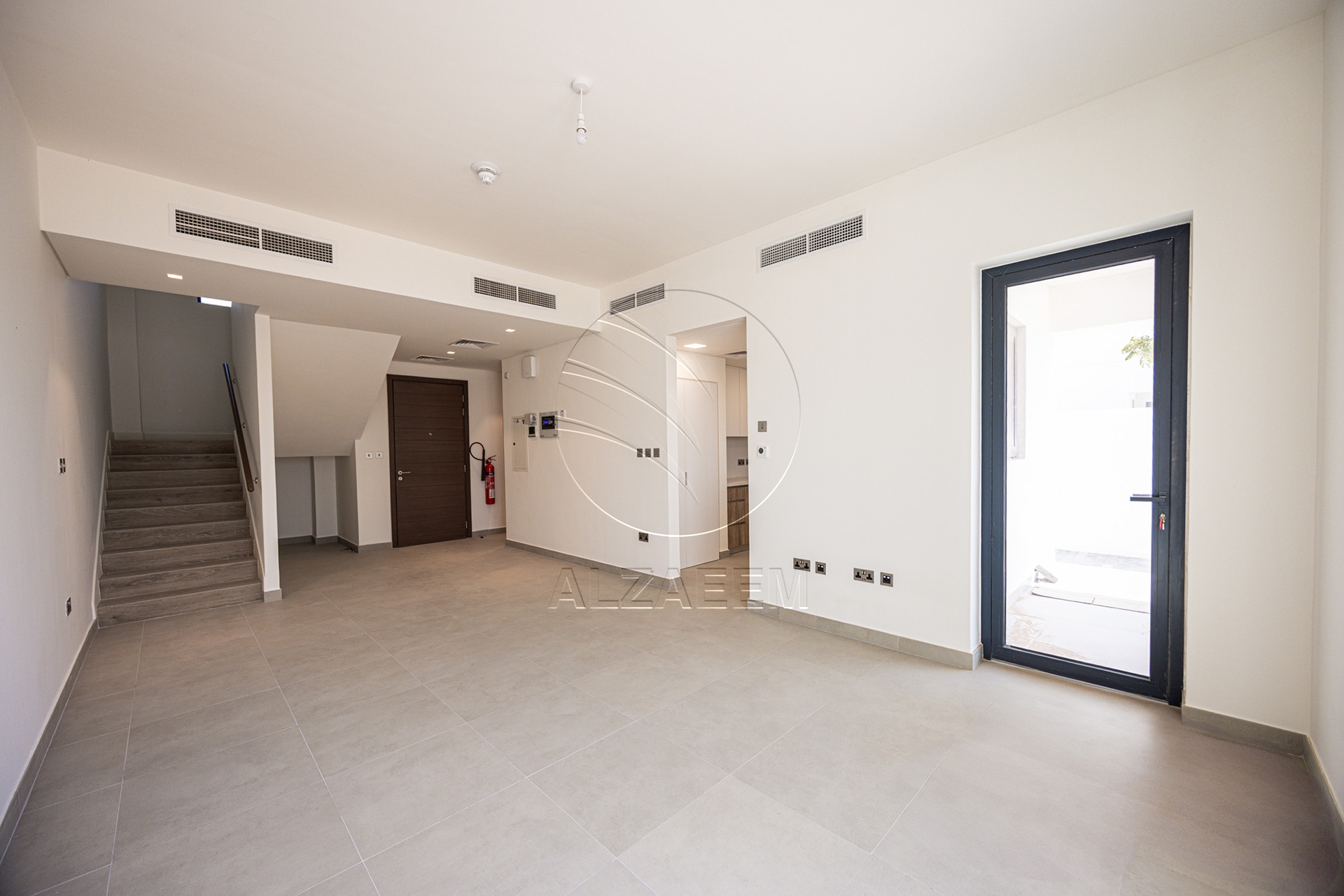 VACANT 3BR TH | Prime Location | FURNISHED!