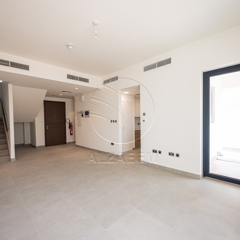 VACANT! 3BR TH | Prime Location | Modern Design