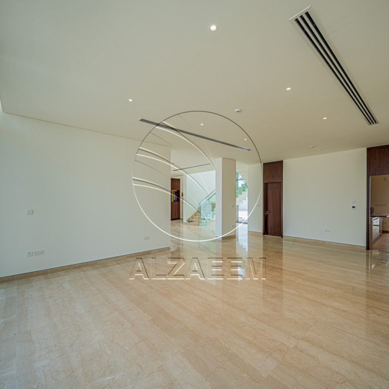 VACANT Exclusive V-5 SELECT | Partial Sea View