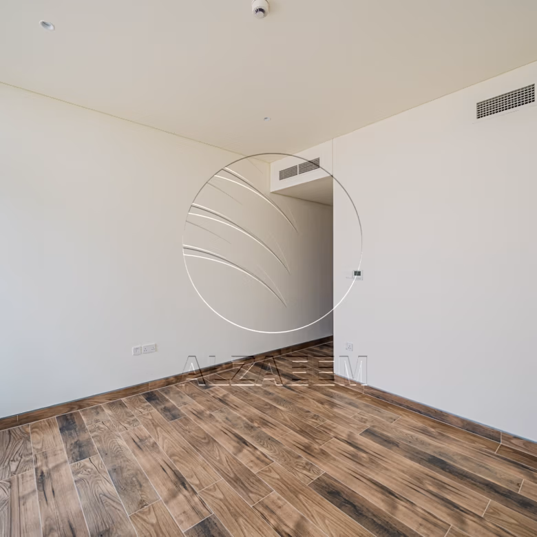 √VACANT Exclusive V-5 SELECT | Partial Sea View√