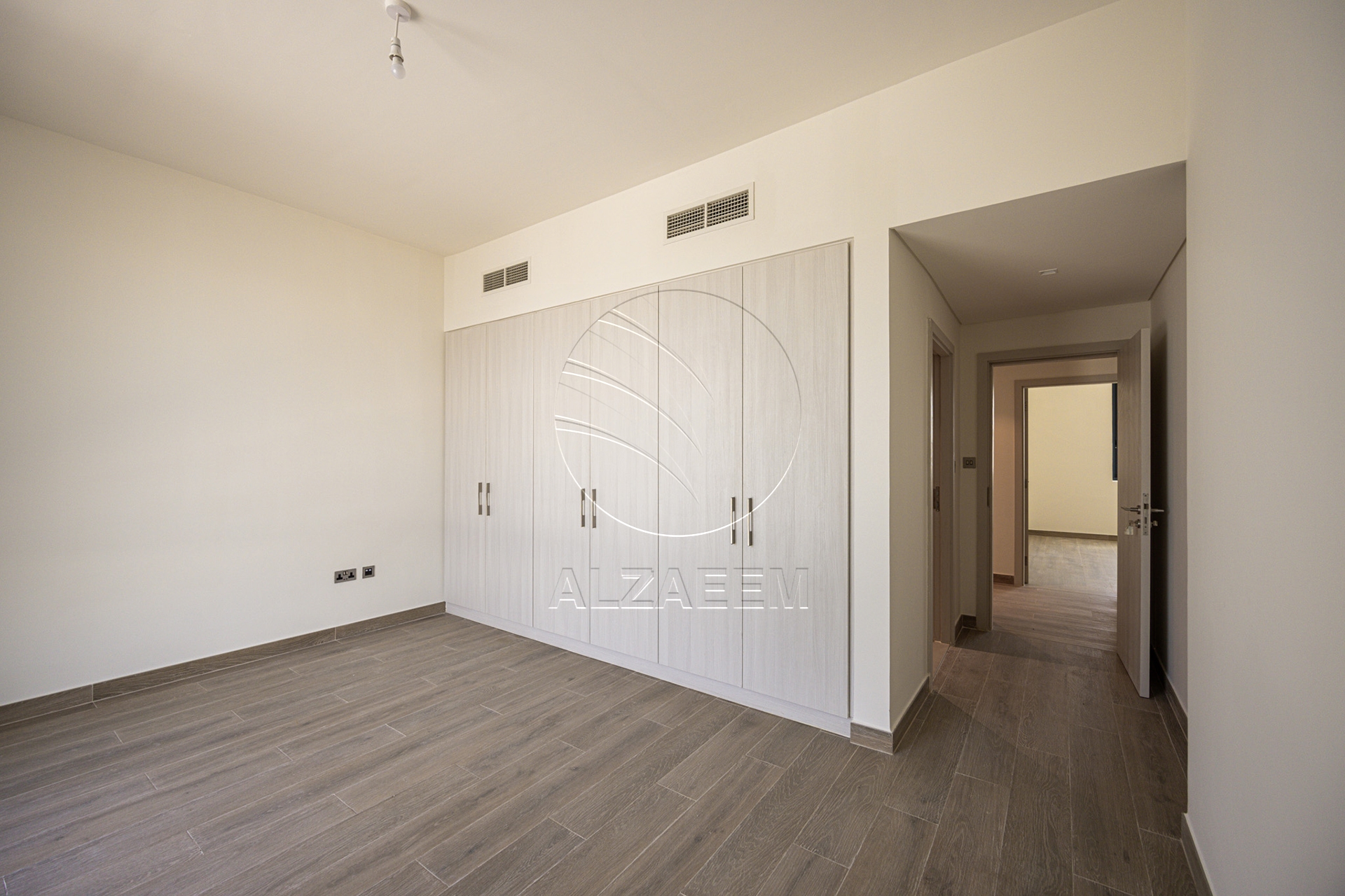 VACANT! 3BR TH | Prime Location | Modern Design