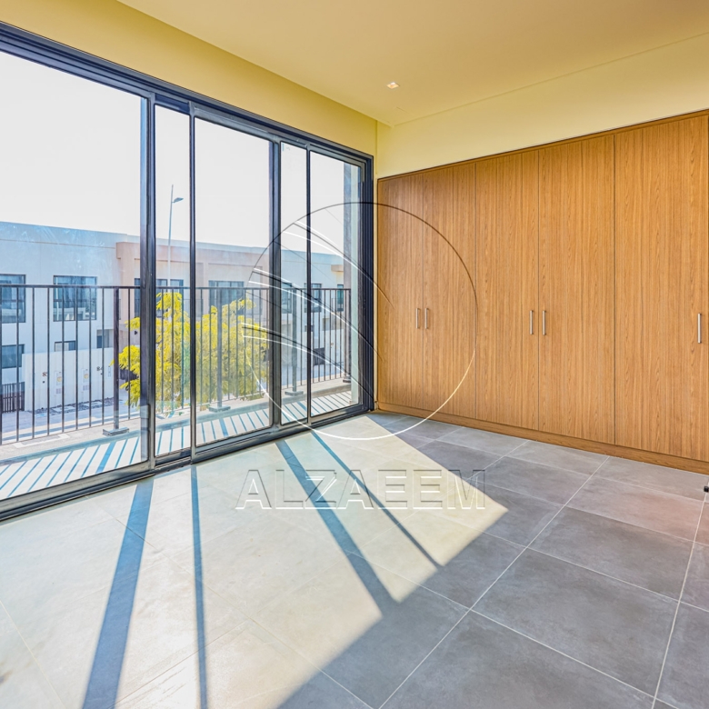 HOT! Single Row – Mid Unit | VACANT