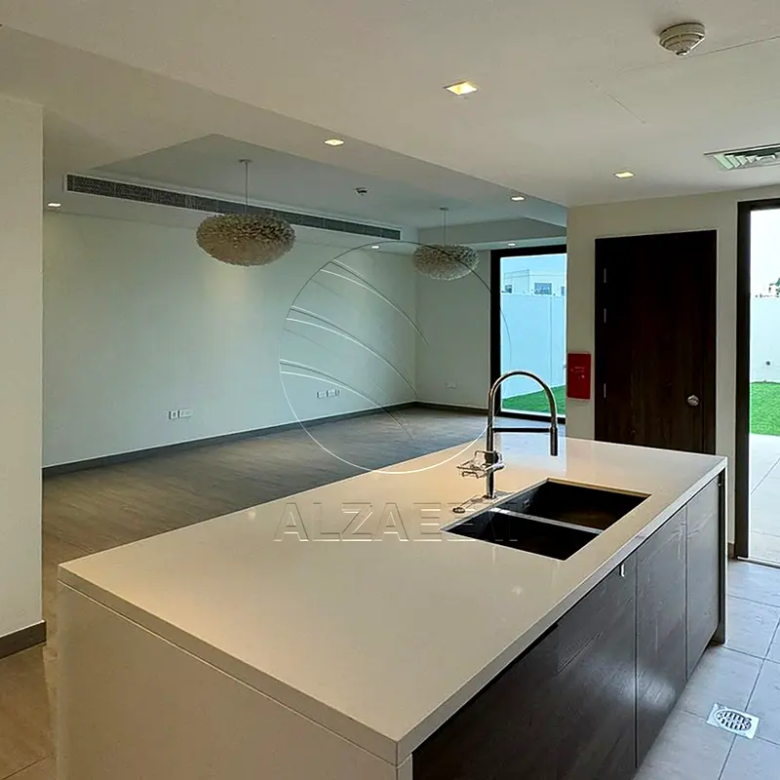 HOT DEAL | Move-in Ready | Single Row – Mid Unit